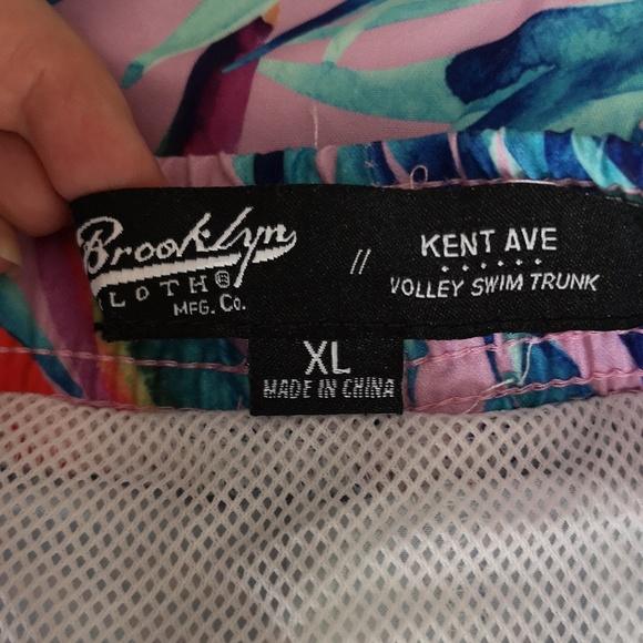 Men's Brooklyn Cloth Company Kent Ave Volley Swim Trunk Size XL Tropical Design - Picture 6 of 6